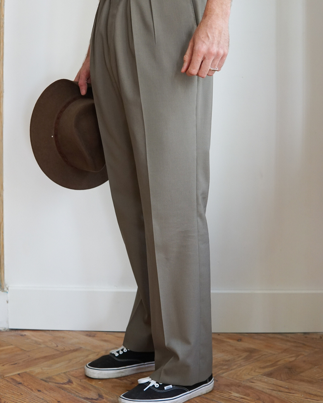 PANTALON TAUPE DOUBLE PINCES (PRE-COMMANDE)
